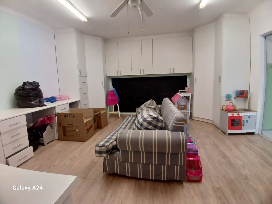 5 Bedroom Property for Sale in Beacon Bay Eastern Cape